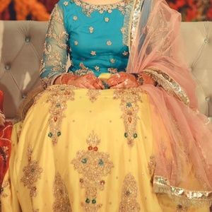 Ethnic Outfir (Lehnga, Choli, Dupatta)